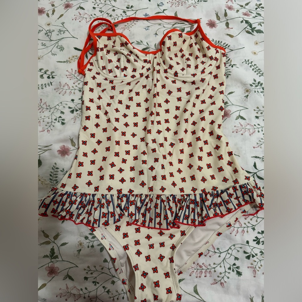 MARC JACOBS Sz M White Floral Ruffled One Piece Underwire Chrissie Swimsuit $173 - Picture 3 of 5